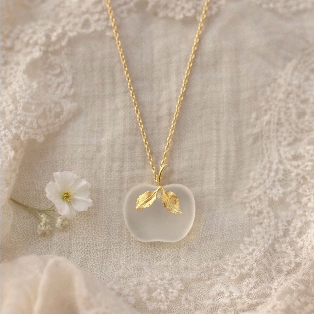 vintage Avon frosted glass apple pendant necklace